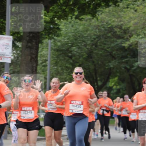15.06.2025 - REWE Women's Run Jannik Wohlers http://msf.ph/oto/7944480 15.06.2025 08:29:28 Laufen 10430, 10349 meine-sportfotos.de