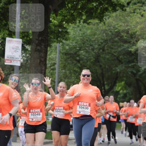 15.06.2025 - REWE Women's Run Jannik Wohlers http://msf.ph/oto/7944483 15.06.2025 08:29:28 Laufen 15, 2025, 10349, 10455, 10430 meine-sportfotos.de