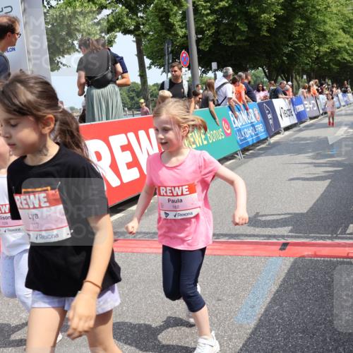 15.06.2025 - REWE Women's Run Strokosch-Dieckow http://msf.ph/oto/7944488 15.06.2025 11:36:15 Ziel 119, 129, 138, 182, 196, 202, 219, 241, 243, 271 meine-sportfotos.de