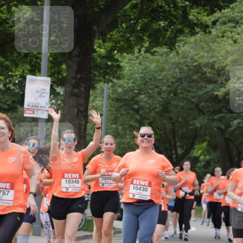 15.06.2025 - REWE Women's Run Jannik Wohlers http://msf.ph/oto/7944497 15.06.2025 08:29:28 Laufen 757, 15, 2025, 1, 10349, 1045, 10430 meine-sportfotos.de