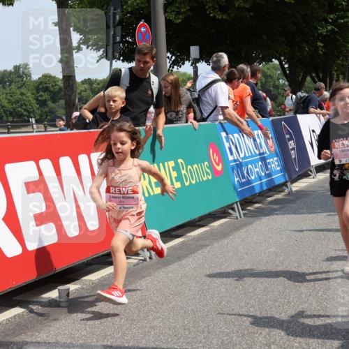 15.06.2025 - REWE Women's Run Strokosch-Dieckow http://msf.ph/oto/7944500 15.06.2025 11:36:18 Ziel 119, 129, 138, 182, 196, 219, 241, 271 meine-sportfotos.de