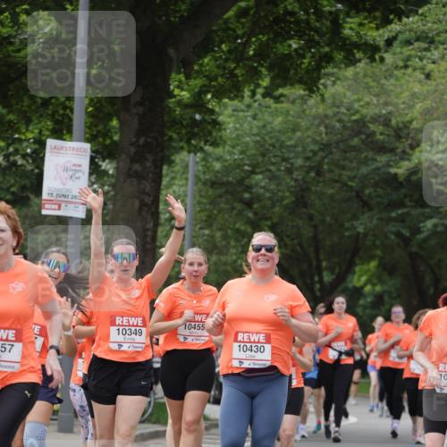 15.06.2025 - REWE Women's Run Jannik Wohlers http://msf.ph/oto/7944505 15.06.2025 08:29:28 Laufen 10349, 10455, 10430, 57 meine-sportfotos.de