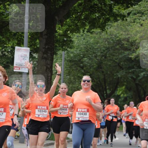 15.06.2025 - REWE Women's Run Jannik Wohlers http://msf.ph/oto/7944510 15.06.2025 08:29:28 Laufen 15, 2, 0455, 10349, 10430, 57 meine-sportfotos.de
