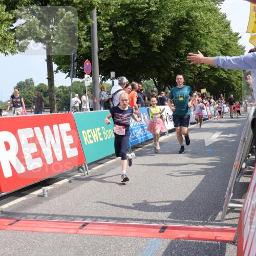 15.06.2025 - REWE Women's Run Strokosch-Dieckow http://msf.ph/oto/7944560 15.06.2025 11:36:25 Ziel 117, 127, 215, 241, 271, 289 meine-sportfotos.de