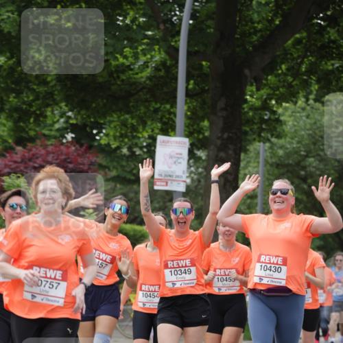 15.06.2025 - REWE Women's Run Jannik Wohlers http://msf.ph/oto/7944584 15.06.2025 08:29:29 Laufen 0757, 157, 2825, 10454, 10349, 10455, 10430 meine-sportfotos.de