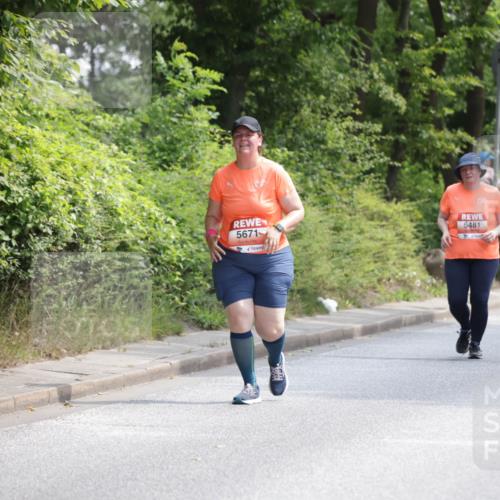 15.06.2025 - REWE Women's Run Jannik Wohlers http://msf.ph/oto/7944648 15.06.2025 10:18:00 Laufen 5671, 5481 meine-sportfotos.de