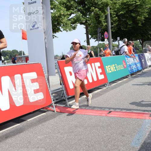 15.06.2025 - REWE Women's Run Strokosch-Dieckow http://msf.ph/oto/7944650 15.06.2025 11:36:30 Ziel 109, 117, 127, 215, 259, 272, 289, 320 meine-sportfotos.de