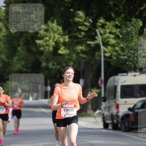 15.06.2025 - REWE Women's Run Jannik Wohlers http://msf.ph/oto/7944660 15.06.2025 08:47:51 Laufen 10692 meine-sportfotos.de