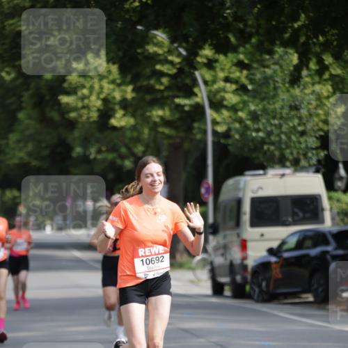 15.06.2025 - REWE Women's Run Jannik Wohlers http://msf.ph/oto/7944672 15.06.2025 08:47:51 Laufen 10692 meine-sportfotos.de