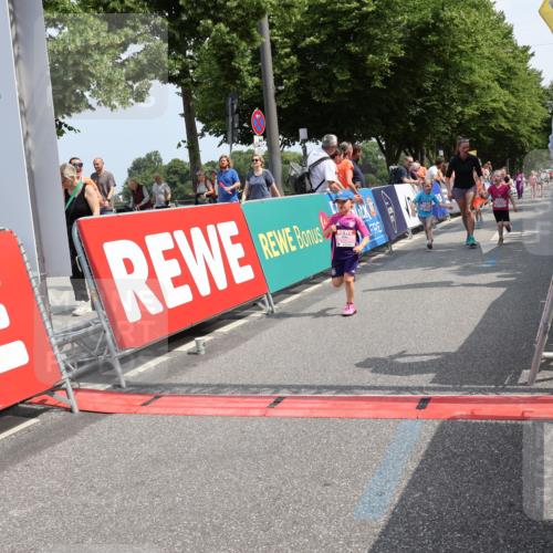 15.06.2025 - REWE Women's Run Strokosch-Dieckow http://msf.ph/oto/7944677 15.06.2025 11:36:32 Ziel 109, 117, 127, 171, 215, 259, 272, 289, 320 meine-sportfotos.de