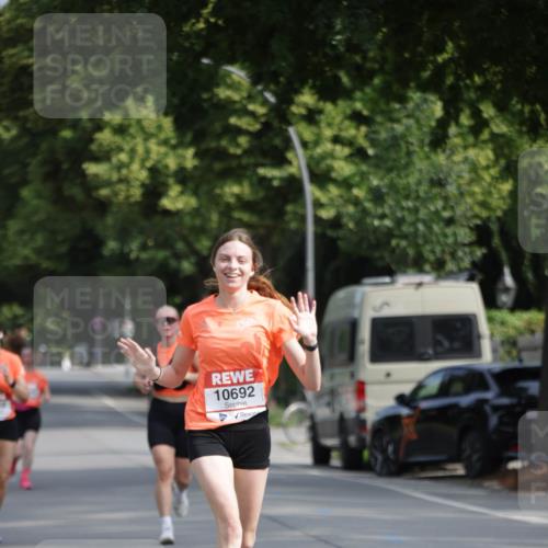 15.06.2025 - REWE Women's Run Jannik Wohlers http://msf.ph/oto/7944686 15.06.2025 08:47:52 Laufen 10692 meine-sportfotos.de