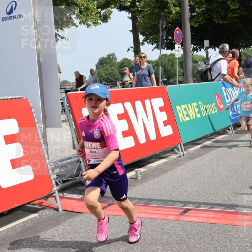 15.06.2025 - REWE Women's Run Strokosch-Dieckow http://msf.ph/oto/7944688 15.06.2025 11:36:33 Ziel 109, 117, 127, 171, 215, 259, 272, 279, 289, 320 meine-sportfotos.de