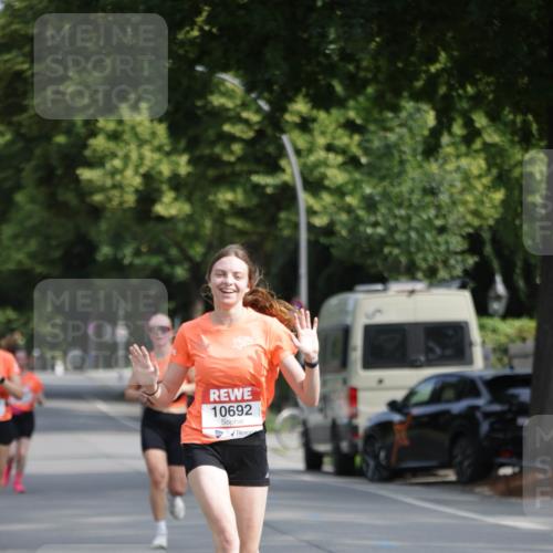 15.06.2025 - REWE Women's Run Jannik Wohlers http://msf.ph/oto/7944689 15.06.2025 08:47:52 Laufen 10692 meine-sportfotos.de