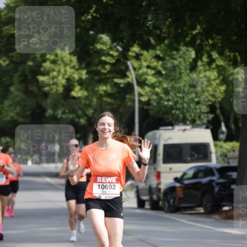 15.06.2025 - REWE Women's Run Jannik Wohlers http://msf.ph/oto/7944695 15.06.2025 08:47:52 Laufen 10692 meine-sportfotos.de