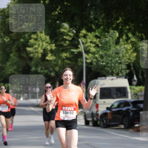 15.06.2025 - REWE Women's Run Jannik Wohlers http://msf.ph/oto/7944697 15.06.2025 08:47:52 Laufen 10692 meine-sportfotos.de