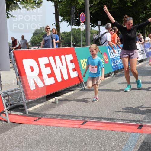 15.06.2025 - REWE Women's Run Strokosch-Dieckow http://msf.ph/oto/7944699 15.06.2025 11:36:33 Ziel 109, 117, 127, 171, 215, 259, 272, 279, 289, 320 meine-sportfotos.de