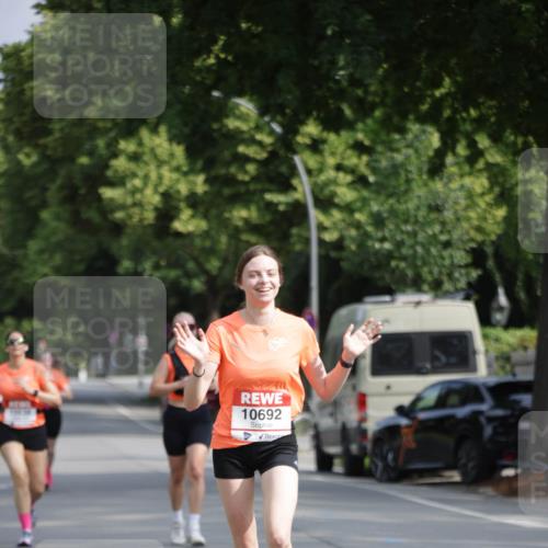 15.06.2025 - REWE Women's Run Jannik Wohlers http://msf.ph/oto/7944701 15.06.2025 08:47:52 Laufen 10692 meine-sportfotos.de