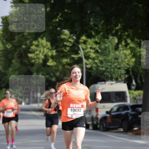 15.06.2025 - REWE Women's Run Jannik Wohlers http://msf.ph/oto/7944719 15.06.2025 08:47:52 Laufen 10692 meine-sportfotos.de