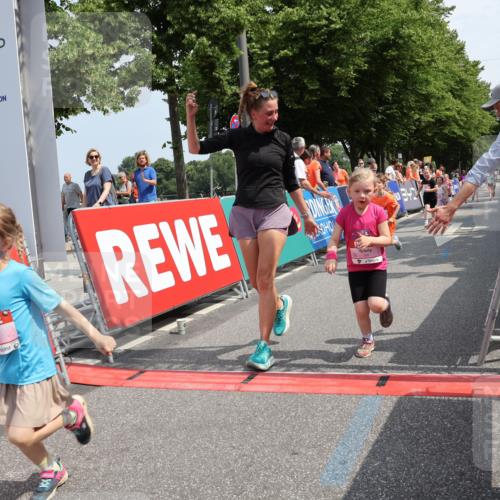 15.06.2025 - REWE Women's Run Strokosch-Dieckow http://msf.ph/oto/7944721 15.06.2025 11:36:34 Ziel 109, 117, 127, 171, 215, 259, 272, 279, 320 meine-sportfotos.de