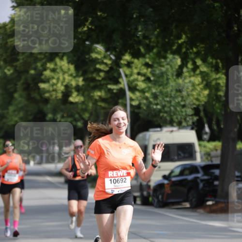 15.06.2025 - REWE Women's Run Jannik Wohlers http://msf.ph/oto/7944726 15.06.2025 08:47:52 Laufen 10692 meine-sportfotos.de