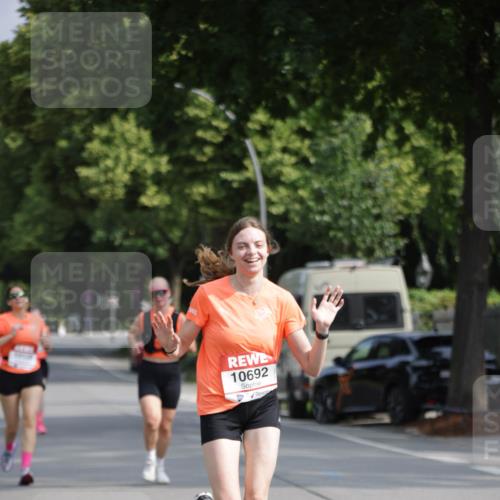 15.06.2025 - REWE Women's Run Jannik Wohlers http://msf.ph/oto/7944735 15.06.2025 08:47:52 Laufen 10692 meine-sportfotos.de