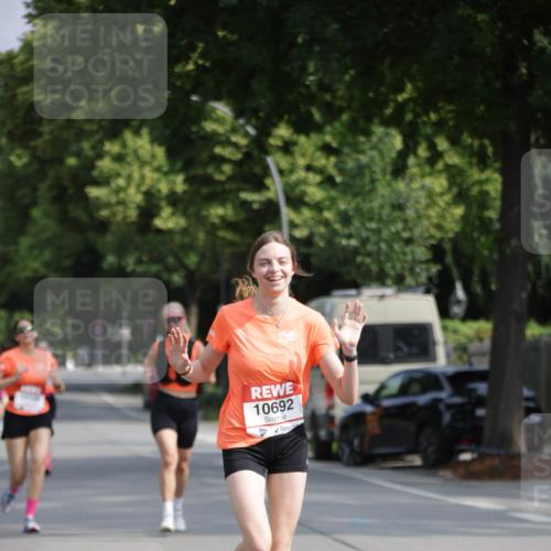 15.06.2025 - REWE Women's Run Jannik Wohlers http://msf.ph/oto/7944742 15.06.2025 08:47:52 Laufen 10692 meine-sportfotos.de