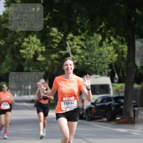 15.06.2025 - REWE Women's Run Jannik Wohlers http://msf.ph/oto/7944748 15.06.2025 08:47:52 Laufen 10692 meine-sportfotos.de