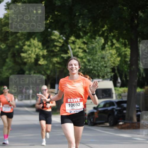 15.06.2025 - REWE Women's Run Jannik Wohlers http://msf.ph/oto/7944758 15.06.2025 08:47:52 Laufen 10692 meine-sportfotos.de