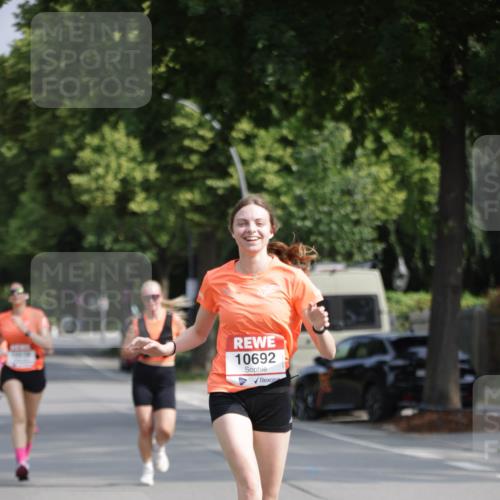 15.06.2025 - REWE Women's Run Jannik Wohlers http://msf.ph/oto/7944761 15.06.2025 08:47:52 Laufen 10692 meine-sportfotos.de