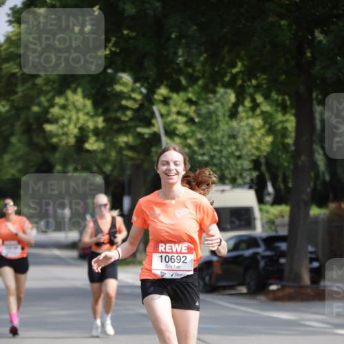 15.06.2025 - REWE Women's Run Jannik Wohlers http://msf.ph/oto/7944764 15.06.2025 08:47:52 Laufen 10692 meine-sportfotos.de