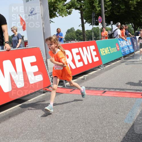 15.06.2025 - REWE Women's Run Strokosch-Dieckow http://msf.ph/oto/7944777 15.06.2025 11:36:36 Ziel 109, 127, 171, 215, 259, 272, 279, 307, 320 meine-sportfotos.de