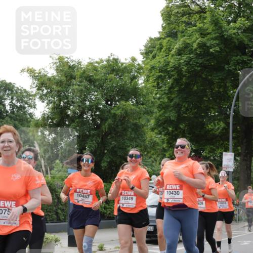 15.06.2025 - REWE Women's Run Jannik Wohlers http://msf.ph/oto/7944813 15.06.2025 08:29:32 Laufen 075, 10457, 10349, 10, 10430, 638, 10833, 043 meine-sportfotos.de