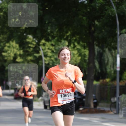 15.06.2025 - REWE Women's Run Jannik Wohlers http://msf.ph/oto/7944819 15.06.2025 08:47:53 Laufen 10692 meine-sportfotos.de