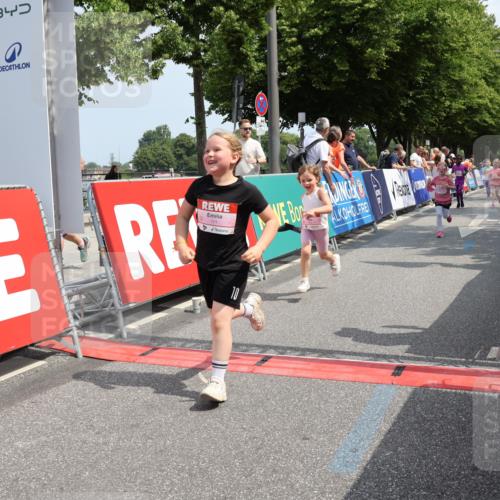15.06.2025 - REWE Women's Run Strokosch-Dieckow http://msf.ph/oto/7944822 15.06.2025 11:36:38 Ziel 109, 134, 171, 193, 259, 272, 279, 307, 320 meine-sportfotos.de