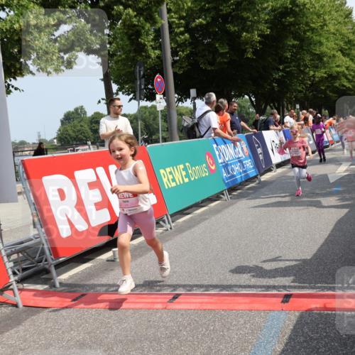 15.06.2025 - REWE Women's Run Strokosch-Dieckow http://msf.ph/oto/7944832 15.06.2025 11:36:39 Ziel 109, 134, 171, 193, 259, 272, 279, 307, 320 meine-sportfotos.de