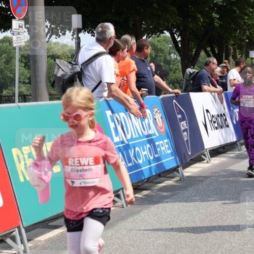 15.06.2025 - REWE Women's Run Strokosch-Dieckow http://msf.ph/oto/7944846 15.06.2025 11:36:40 Ziel 109, 134, 171, 193, 247, 248, 259, 279, 307, 320 meine-sportfotos.de