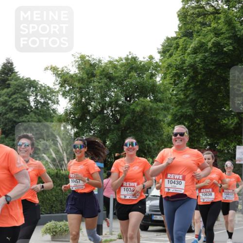 15.06.2025 - REWE Women's Run Jannik Wohlers http://msf.ph/oto/7944855 15.06.2025 08:29:32 Laufen 10457, 103, 10430, 10638, 10833 meine-sportfotos.de