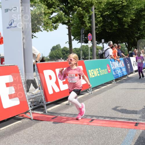 15.06.2025 - REWE Women's Run Strokosch-Dieckow http://msf.ph/oto/7944857 15.06.2025 11:36:41 Ziel 109, 134, 171, 193, 247, 248, 259, 279, 307, 320 meine-sportfotos.de