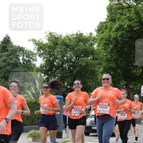 15.06.2025 - REWE Women's Run Jannik Wohlers http://msf.ph/oto/7944861 15.06.2025 08:29:32 Laufen 104, 1034, 10430, 2, 10638, 0833 meine-sportfotos.de