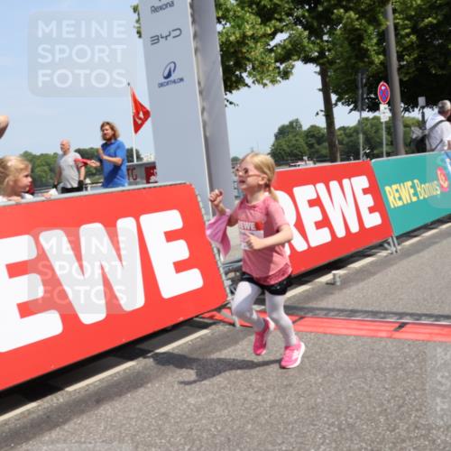 15.06.2025 - REWE Women's Run Strokosch-Dieckow http://msf.ph/oto/7944864 15.06.2025 11:36:41 Ziel 109, 134, 171, 193, 247, 248, 259, 279, 307, 320 meine-sportfotos.de
