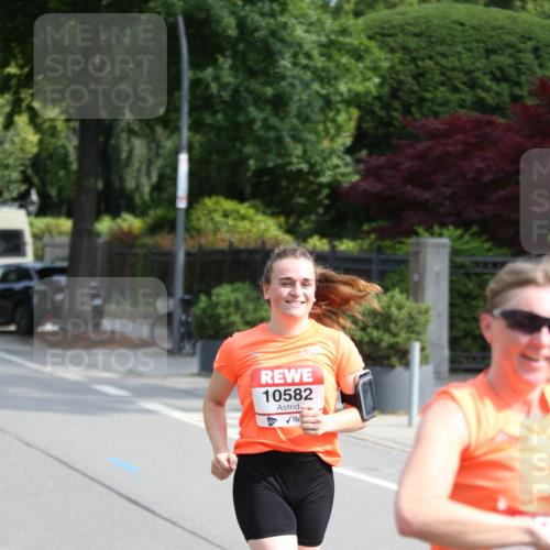 15.06.2025 - REWE Women's Run Jannik Wohlers http://msf.ph/oto/7944902 15.06.2025 09:44:01 Laufen 10582 meine-sportfotos.de