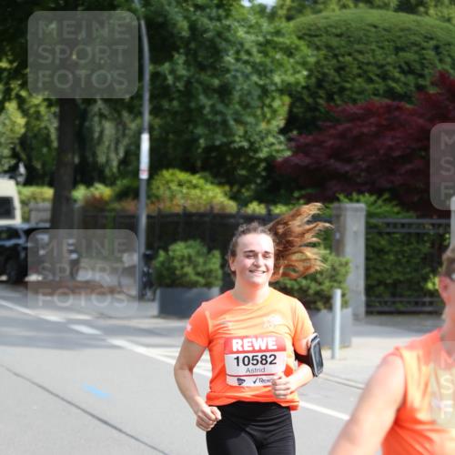 15.06.2025 - REWE Women's Run Jannik Wohlers http://msf.ph/oto/7944906 15.06.2025 09:44:01 Laufen 10582 meine-sportfotos.de