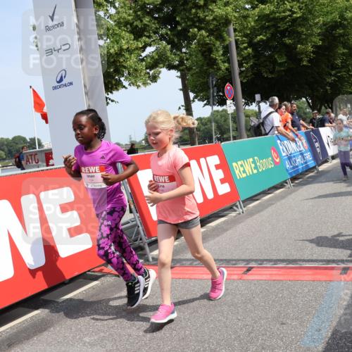 15.06.2025 - REWE Women's Run Strokosch-Dieckow http://msf.ph/oto/7944908 15.06.2025 11:36:44 Ziel 134, 171, 193, 247, 248, 279, 307 meine-sportfotos.de