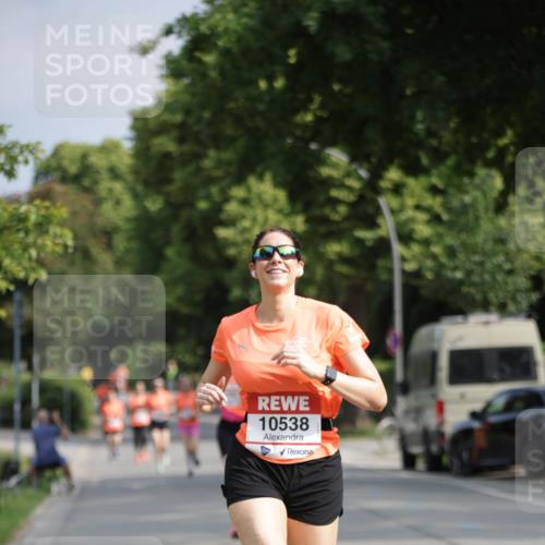 15.06.2025 - REWE Women's Run Jannik Wohlers http://msf.ph/oto/7944913 15.06.2025 08:47:57 Laufen 10538 meine-sportfotos.de