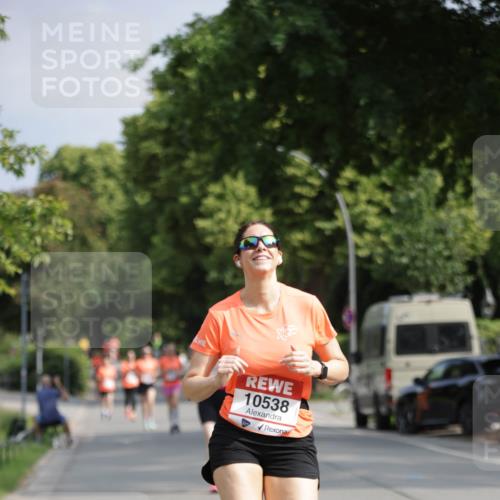 15.06.2025 - REWE Women's Run Jannik Wohlers http://msf.ph/oto/7944920 15.06.2025 08:47:57 Laufen 10538 meine-sportfotos.de