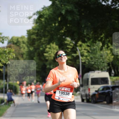 15.06.2025 - REWE Women's Run Jannik Wohlers http://msf.ph/oto/7944923 15.06.2025 08:47:57 Laufen 10538 meine-sportfotos.de