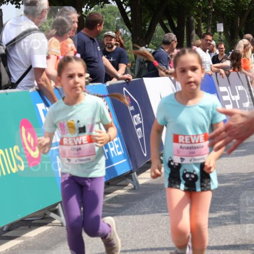 15.06.2025 - REWE Women's Run Strokosch-Dieckow http://msf.ph/oto/7944928 15.06.2025 11:36:45 Ziel 134, 171, 193, 247, 248, 279, 307 meine-sportfotos.de