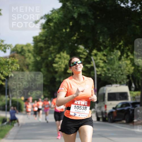 15.06.2025 - REWE Women's Run Jannik Wohlers http://msf.ph/oto/7944929 15.06.2025 08:47:57 Laufen 10538 meine-sportfotos.de