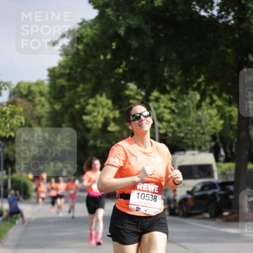 15.06.2025 - REWE Women's Run Jannik Wohlers http://msf.ph/oto/7944936 15.06.2025 08:47:57 Laufen 10538 meine-sportfotos.de