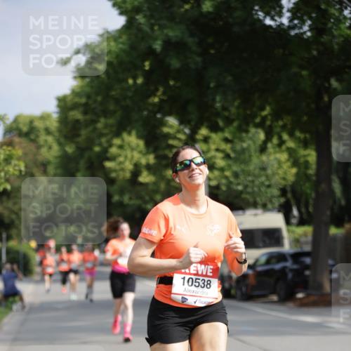 15.06.2025 - REWE Women's Run Jannik Wohlers http://msf.ph/oto/7944940 15.06.2025 08:47:57 Laufen 10538 meine-sportfotos.de